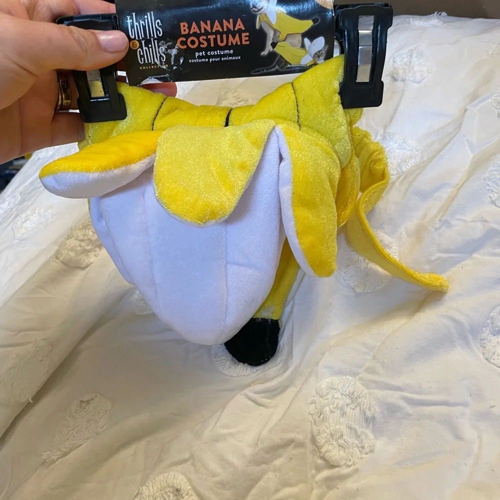 Cat 🐈 or 🐕 dog Halloween costume xsmall banana costume trick or treat nwt